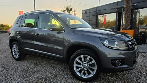 VOLKSWAGEN Tiguan -