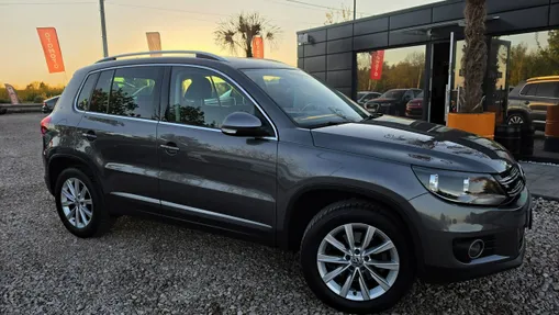 VOLKSWAGEN Tiguan -