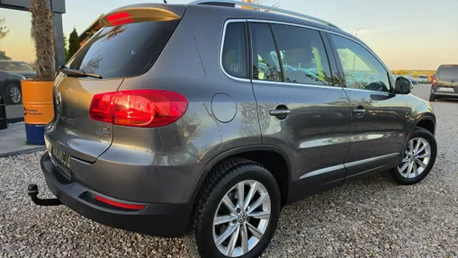 VOLKSWAGEN Tiguan -