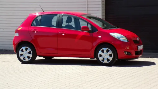 TOYOTA Yaris -