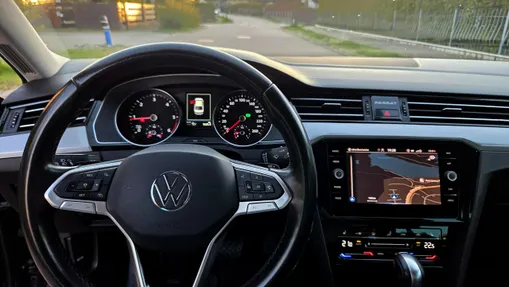 VOLKSWAGEN Passat -