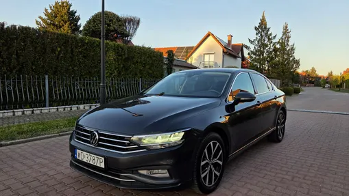 VOLKSWAGEN Passat -