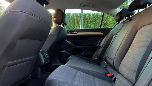 VOLKSWAGEN Passat -