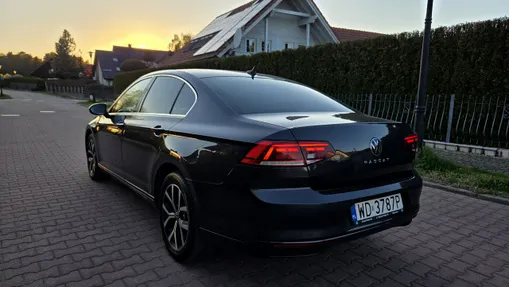 VOLKSWAGEN Passat -