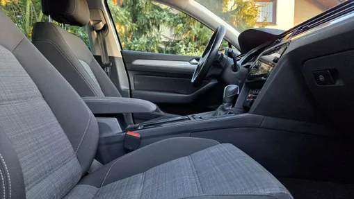 VOLKSWAGEN Passat -
