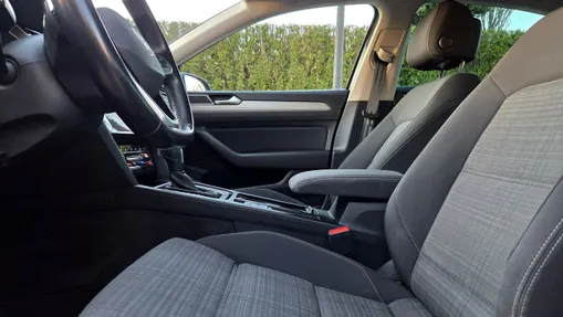 VOLKSWAGEN Passat -