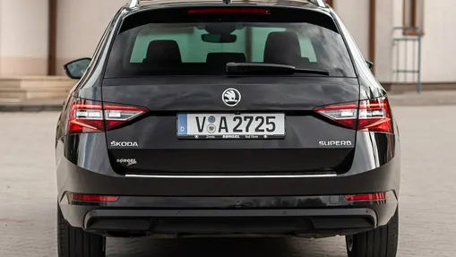 SKODA Superb -