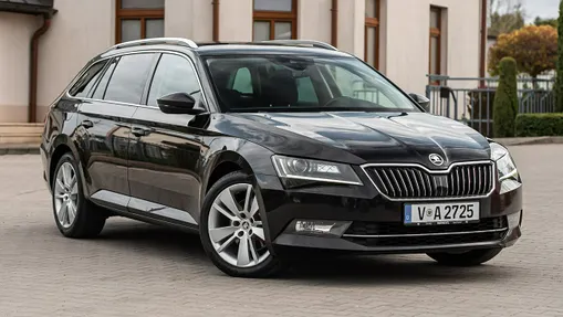 SKODA Superb -