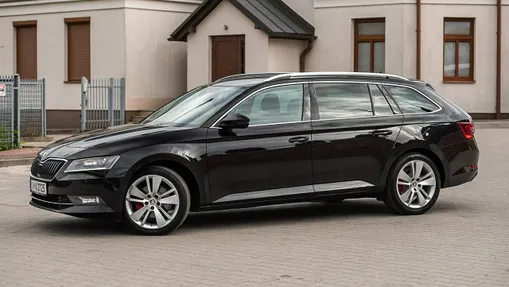 SKODA Superb -