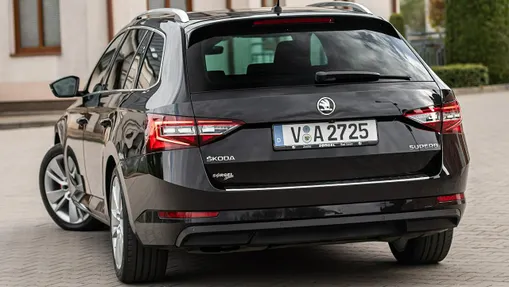SKODA Superb -