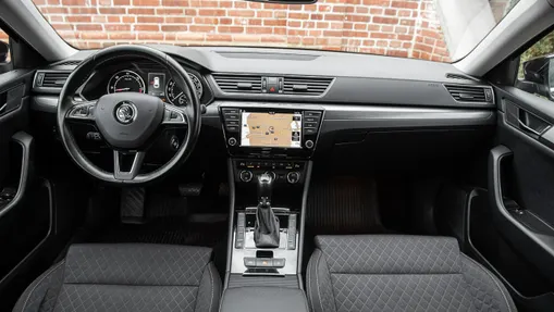 SKODA Superb -