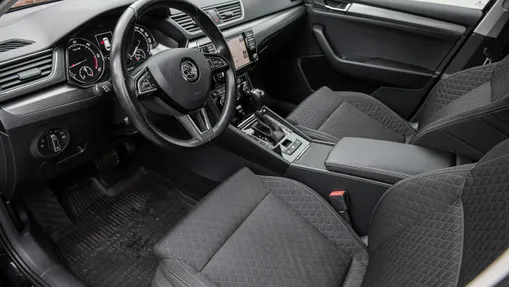 SKODA Superb -
