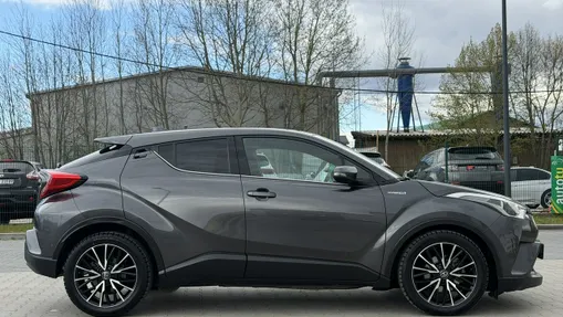TOYOTA C-HR -