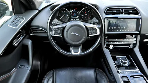 JAGUAR F-Pace -