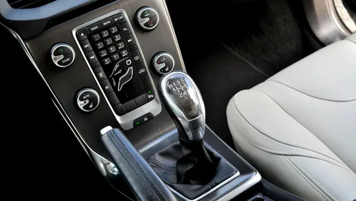 VOLVO V40 -