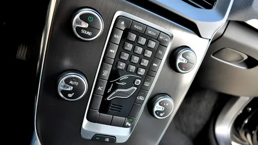 VOLVO V40 -