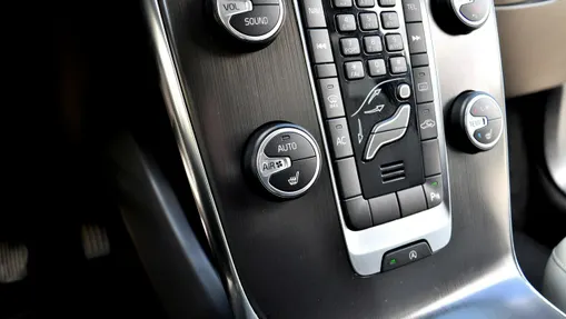 VOLVO V40 -