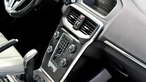 VOLVO V40 -