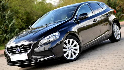 VOLVO V40 -