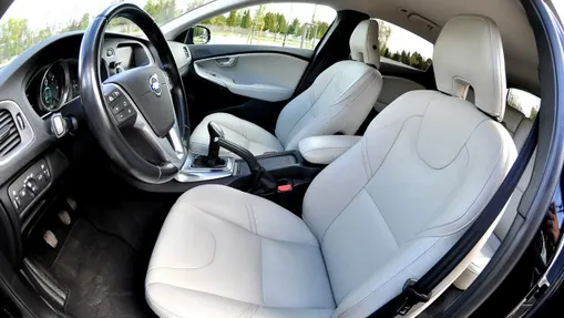 VOLVO V40 -