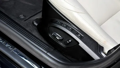 VOLVO V40 -