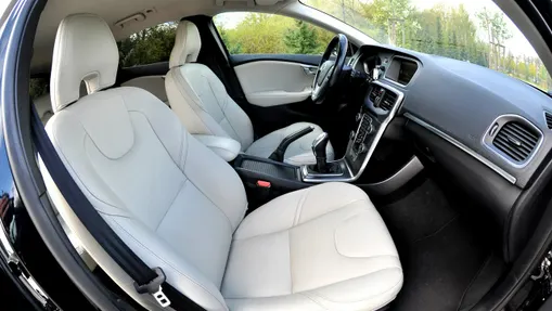 VOLVO V40 -