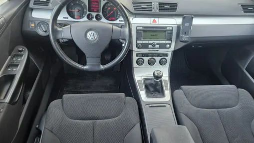 VOLKSWAGEN Passat -