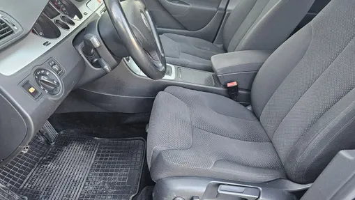 VOLKSWAGEN Passat -
