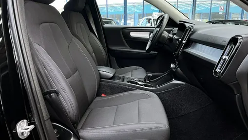 VOLVO XC40 -