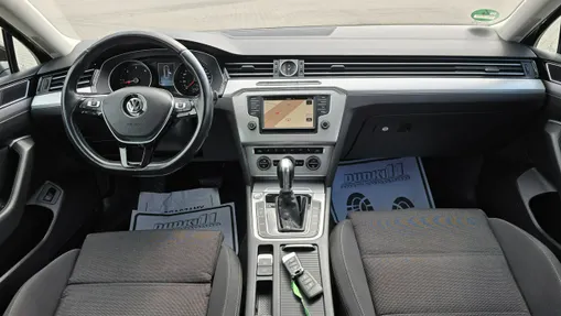 VOLKSWAGEN Passat -