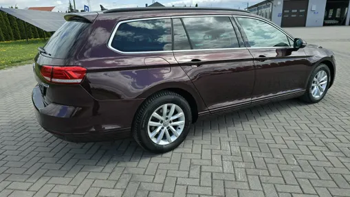 VOLKSWAGEN Passat -