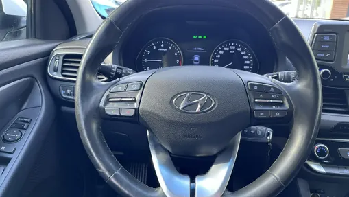 HYUNDAI i30 -