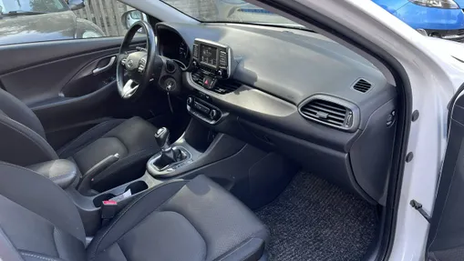 HYUNDAI i30 -