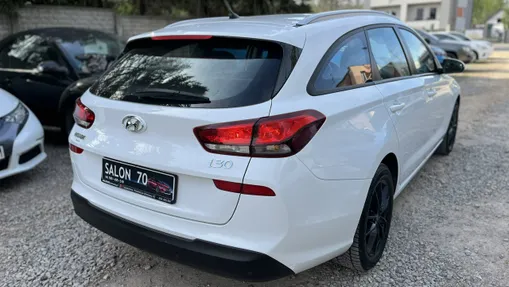 HYUNDAI i30 -