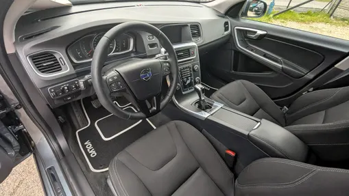 VOLVO V60 -