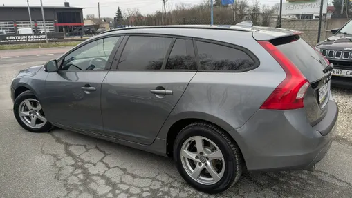 VOLVO V60 -