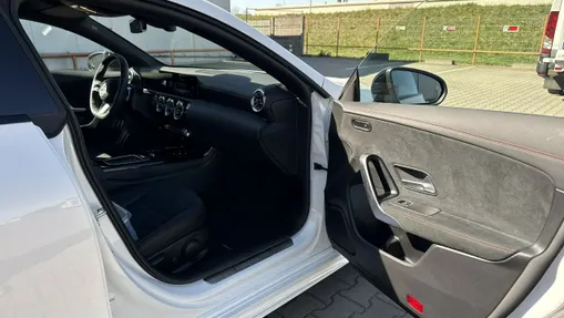 MERCEDES-BENZ CLA -