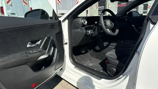 MERCEDES-BENZ CLA -