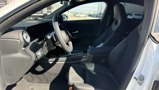 MERCEDES-BENZ CLA -