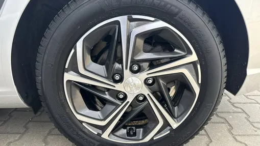 HYUNDAI i30 -