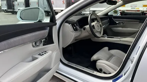 VOLVO S90 -
