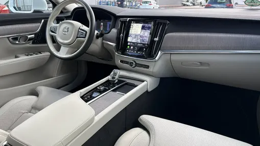 VOLVO S90 -