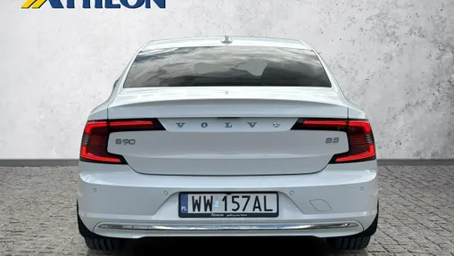 VOLVO S90 -