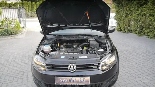 VOLKSWAGEN Polo -