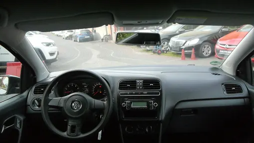 VOLKSWAGEN Polo -