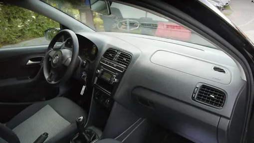 VOLKSWAGEN Polo -