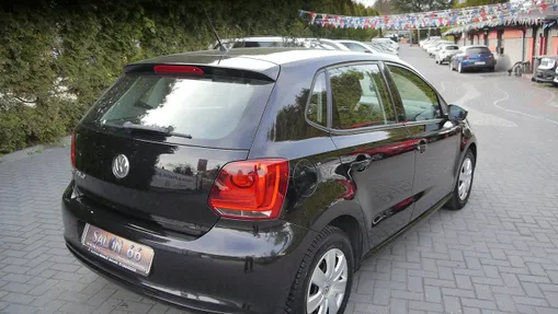 VOLKSWAGEN Polo -