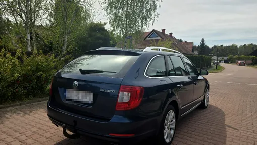 SKODA Superb -