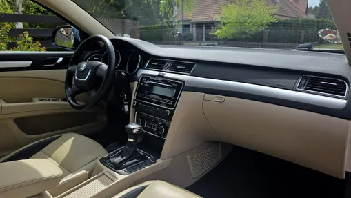 SKODA Superb -