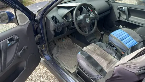 VOLKSWAGEN Polo -